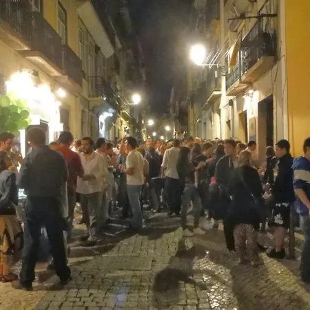 Bl Bairro Alto Famous Bica Funicular Street View شقة